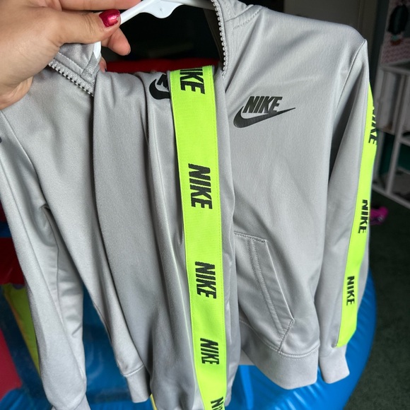 Nike Kids Jacket in Gray with Neon Green Stripes - Picture 1 of 3